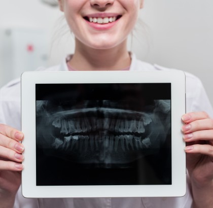 photo close-up woman holding teeth x-ray