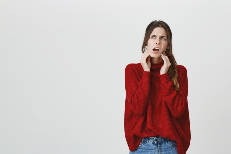 photo girl having toothache