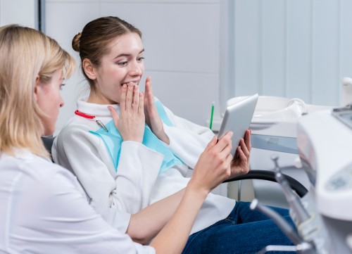 dentist and patient looking at a screen